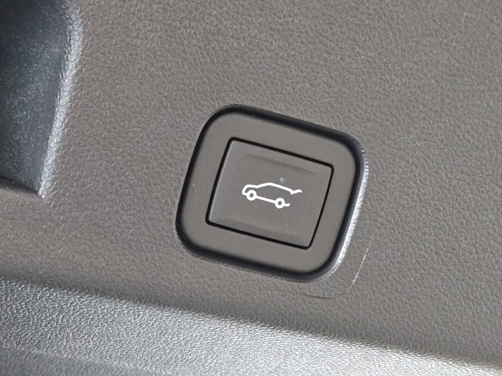 New 2026 Chevrolet Traverse RS w/ LPO, Floor Liner Package AWD/4WD image 15