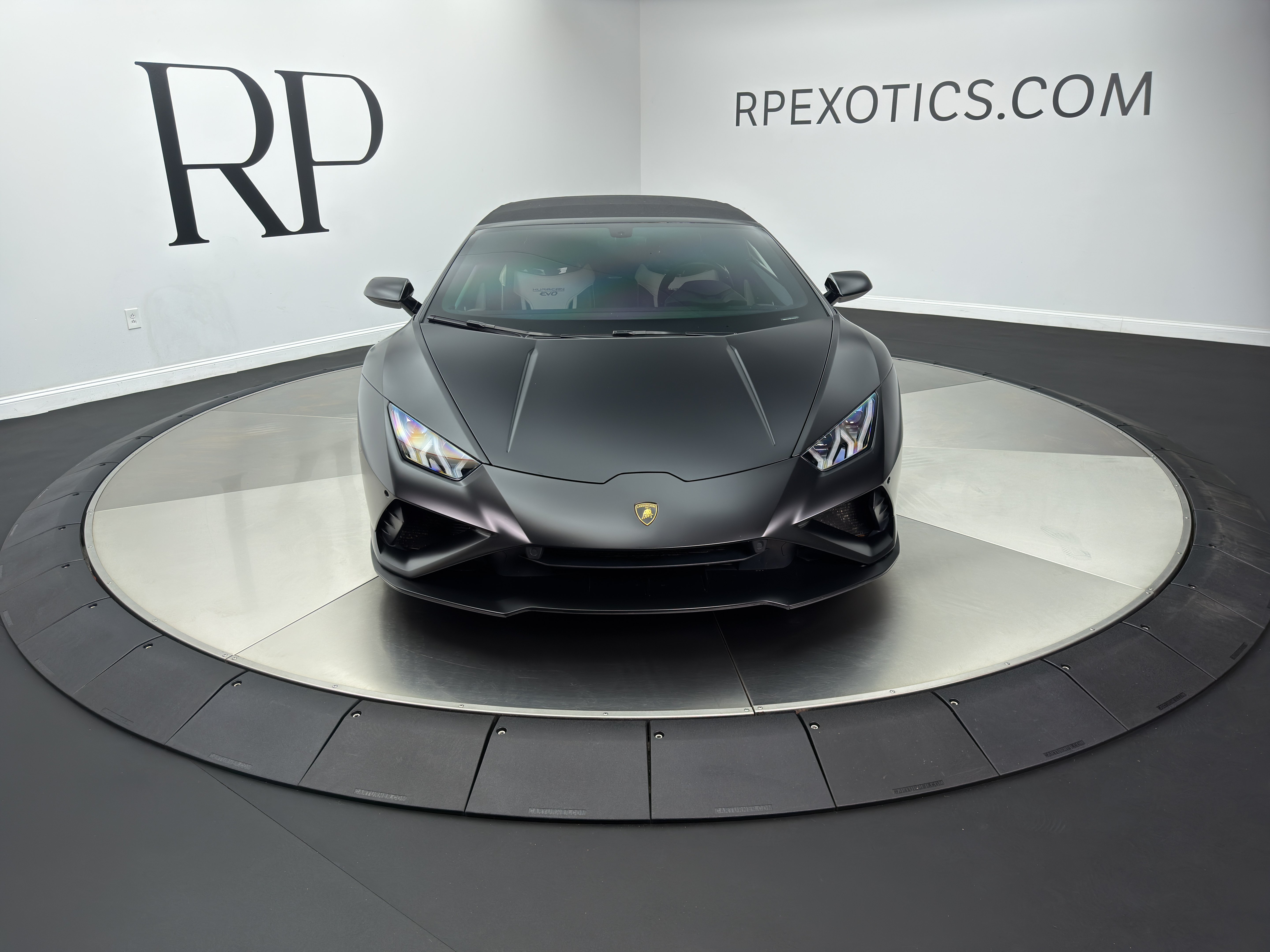 Used 2021 Lamborghini Huracan EVO RWD image 11