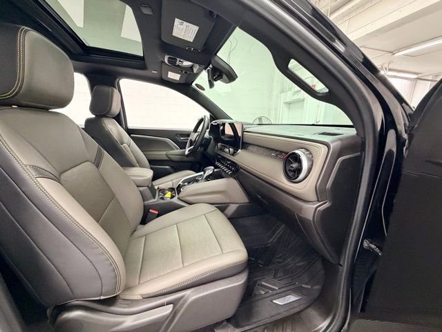 Certified 2025 Chevrolet Colorado ZR2 w/ Midnight Edition image 28