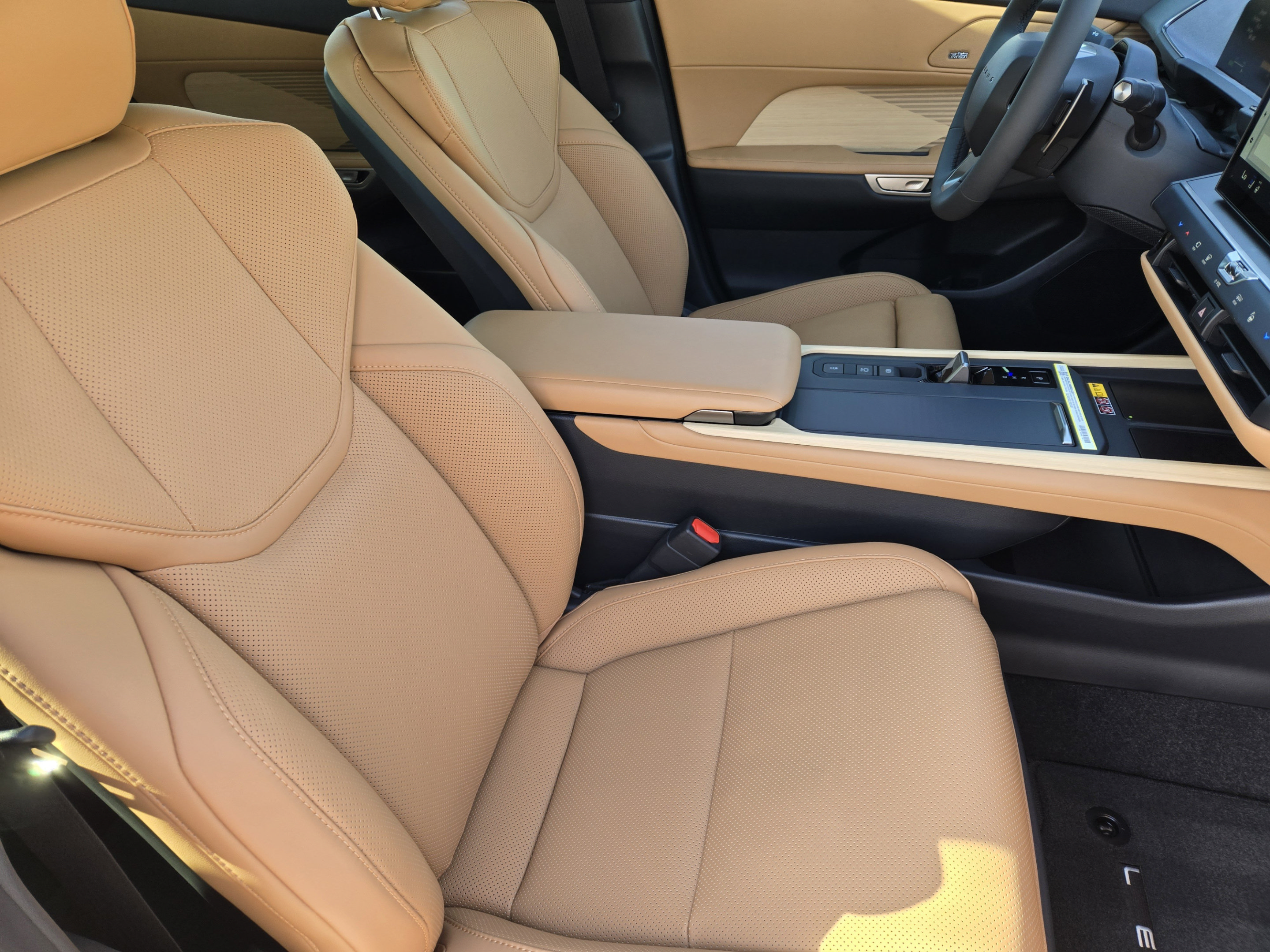 New 2026 Lexus ES 350e w/ Cold Area Package FWD image 6