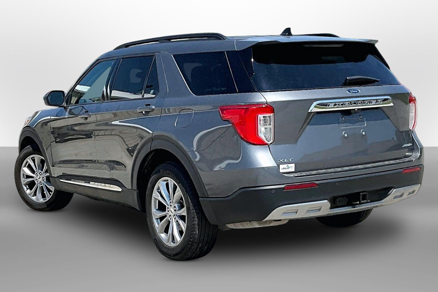 Used 2023 Ford Explorer XLT w/ Equipment Group 202A AWD/4WD image 10
