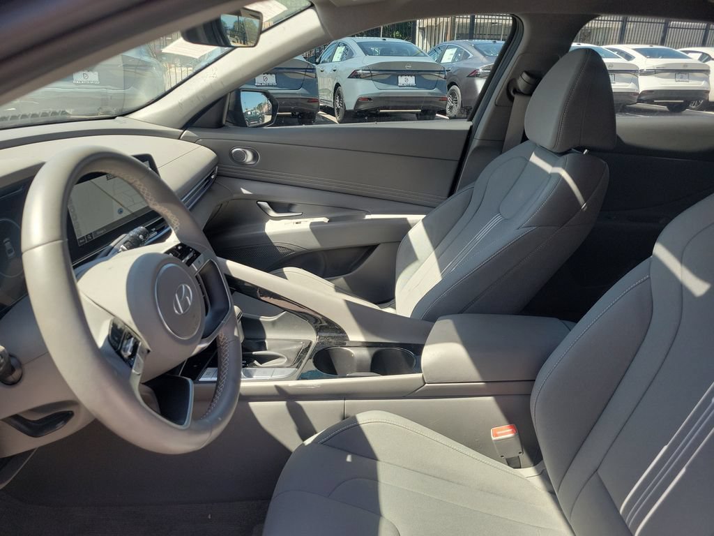 Used 2024 Hyundai Elantra SEL w/ Convenience Package FWD image 15