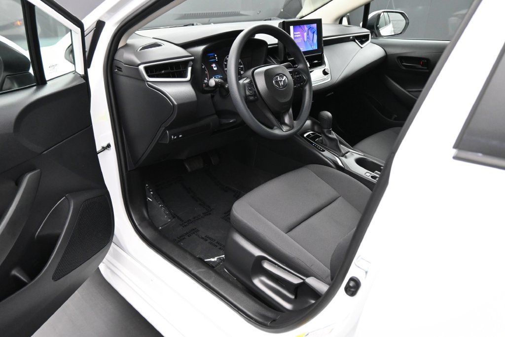 Used 2023 Toyota Corolla LE FWD image 2