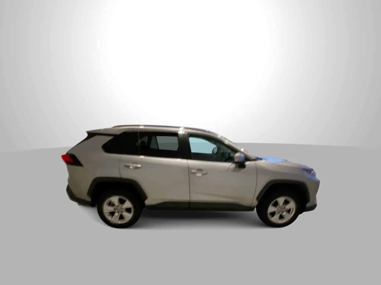Used 2021 Toyota RAV4 XLE w/ Convenience Package image 9