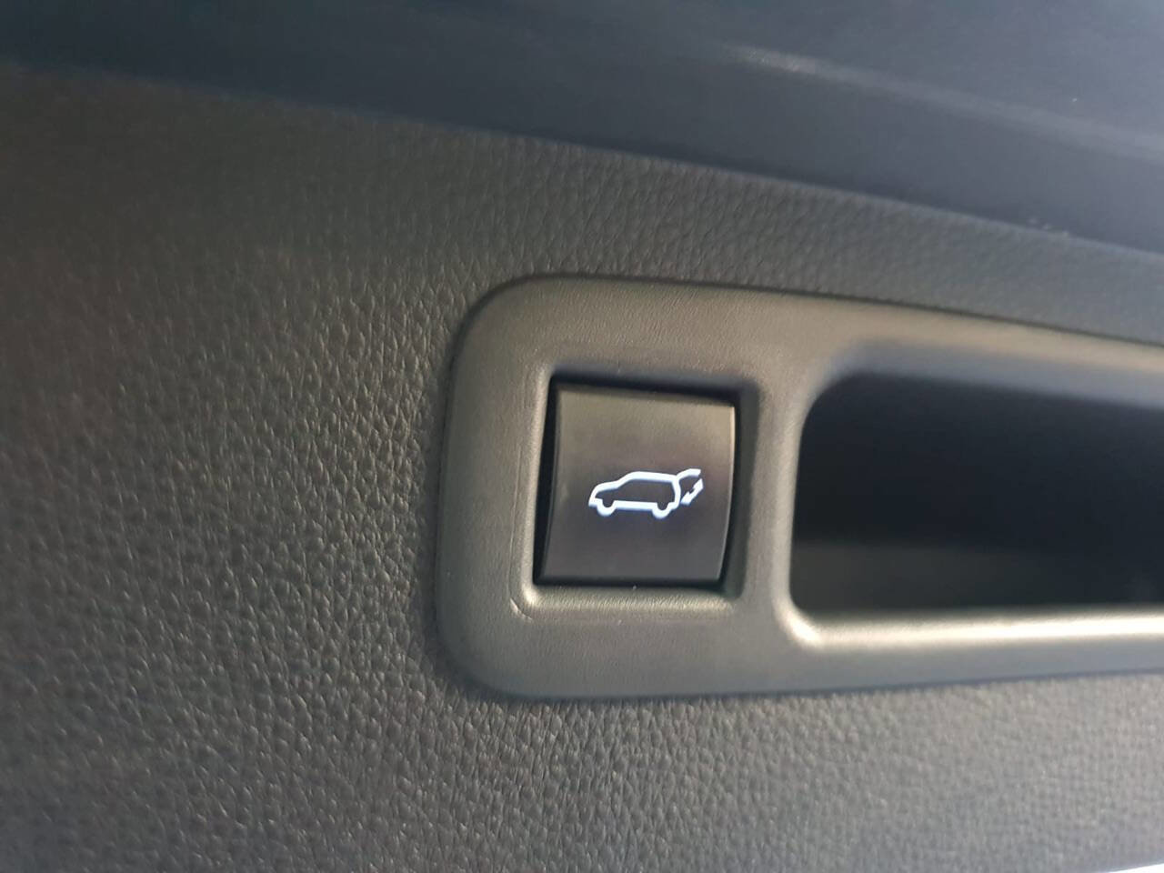 Used 2021 Toyota Highlander XLE image 31