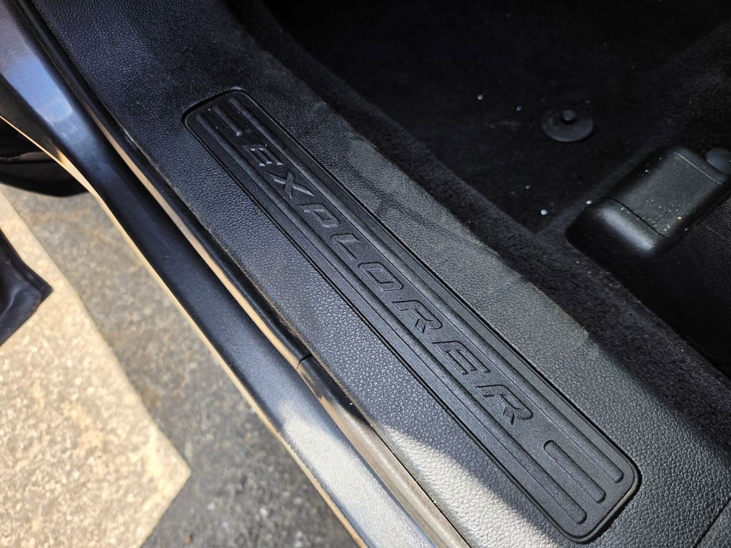 Used 2018 Ford Explorer XLT w/ Equipment Group 202A image 28