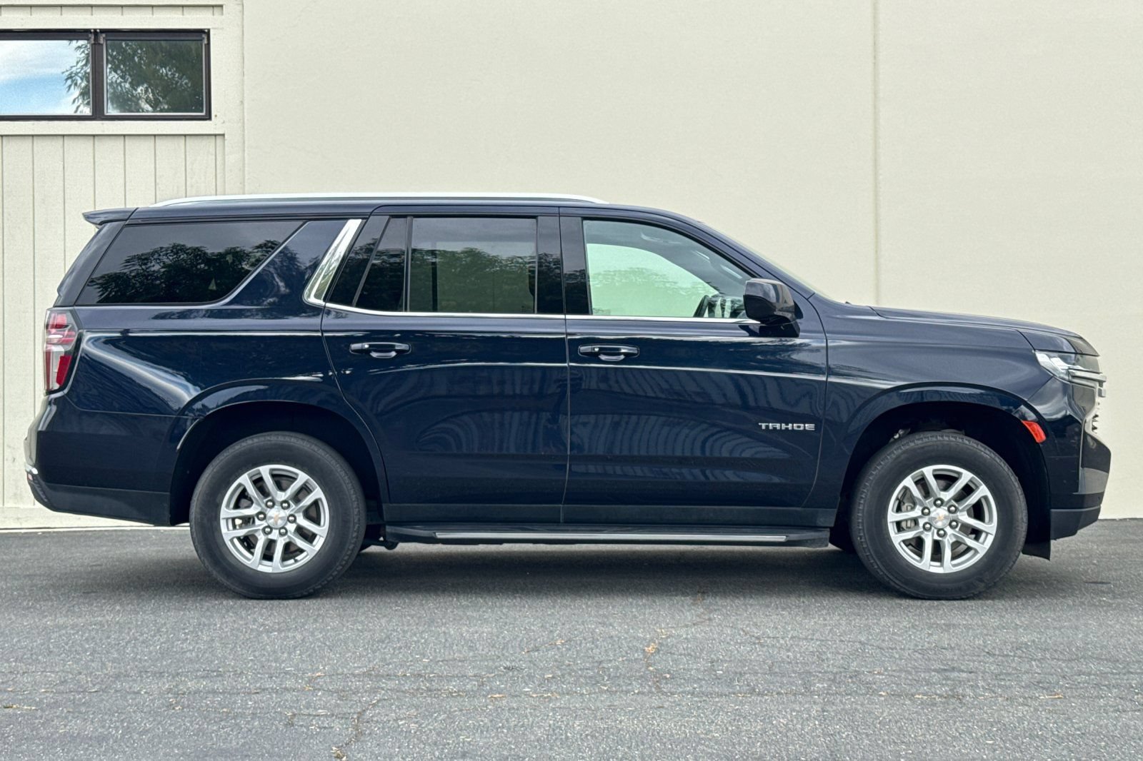Used 2024 Chevrolet Tahoe LT AWD/4WD image 3