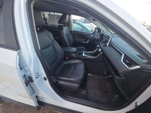 Used 2021 Toyota RAV4 XLE Premium image 13