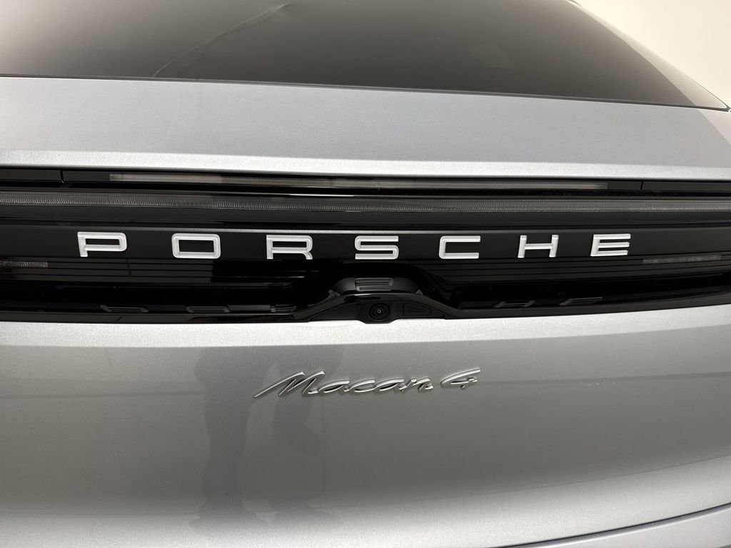 New 2026 Porsche Macan 4 Electric AWD/4WD image 19