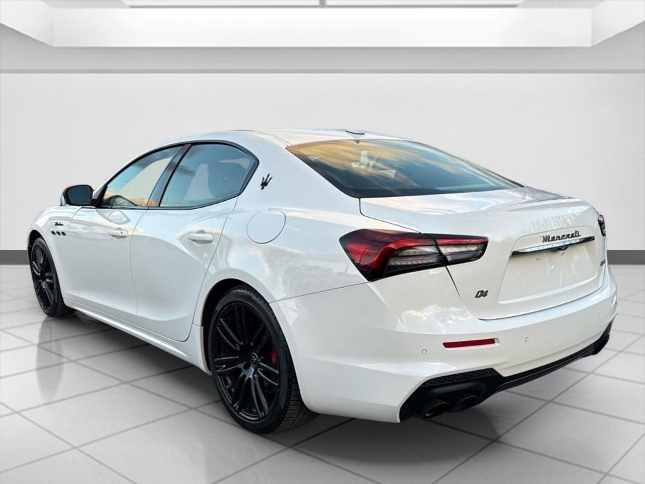 Used 2022 Maserati Ghibli Modena Q4 AWD/4WD image 4