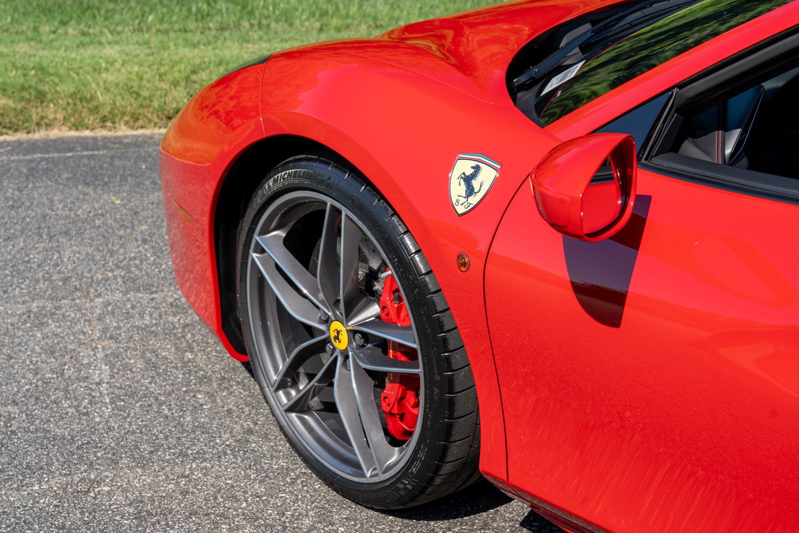 Used 2018 Ferrari 488 Spider RWD image 10