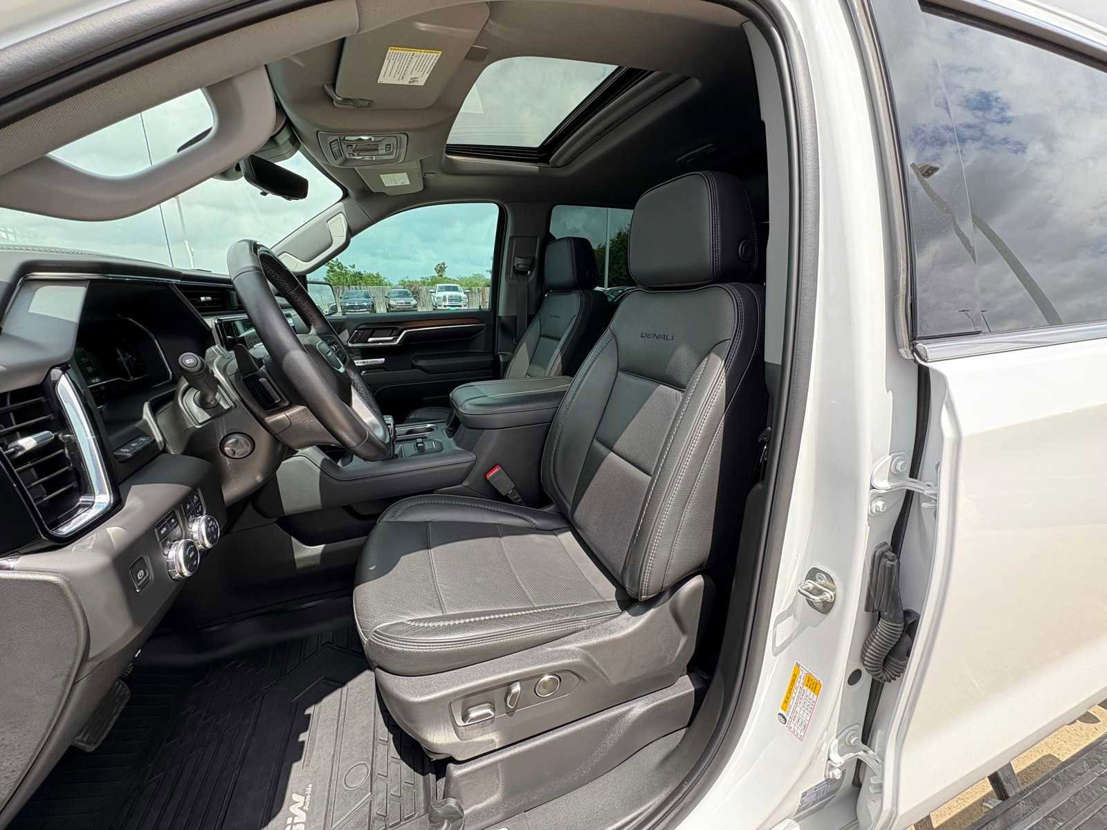 Used 2024 GMC Sierra 1500 Denali image 15