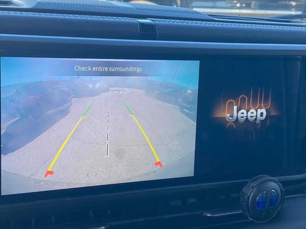 Used 2024 Jeep Wrangler Unlimited Rubicon w/ XTREMEE 35" Tire Package image 16