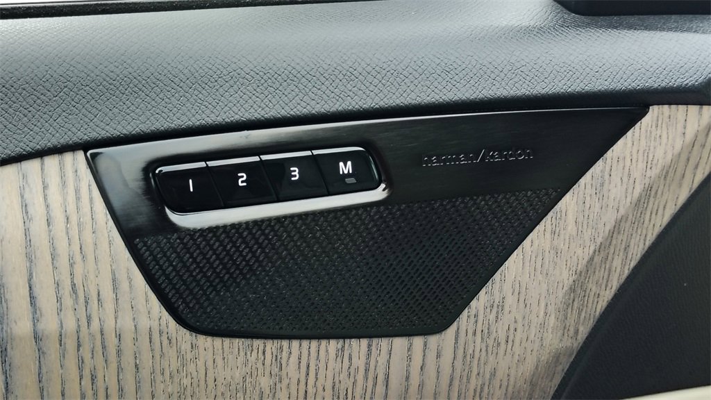 Certified 2024 Volvo XC90 T8 Plus w/ Protection Package Premier image 9