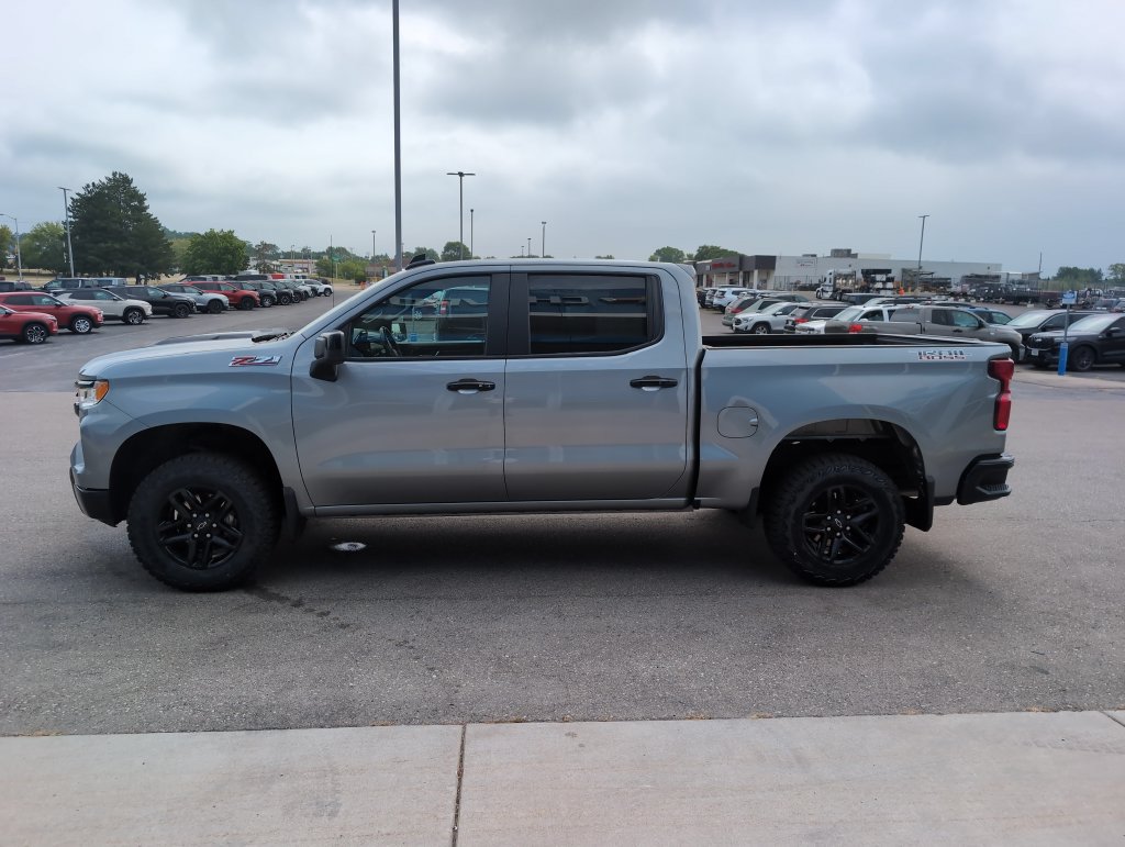 Used 2024 Chevrolet Silverado 1500 LT Trail Boss w/ Convenience Package II AWD/4WD image 5