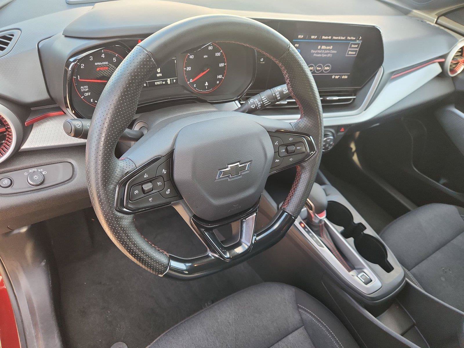 Used 2025 Chevrolet Trax RS w/ Sunroof Package FWD image 10