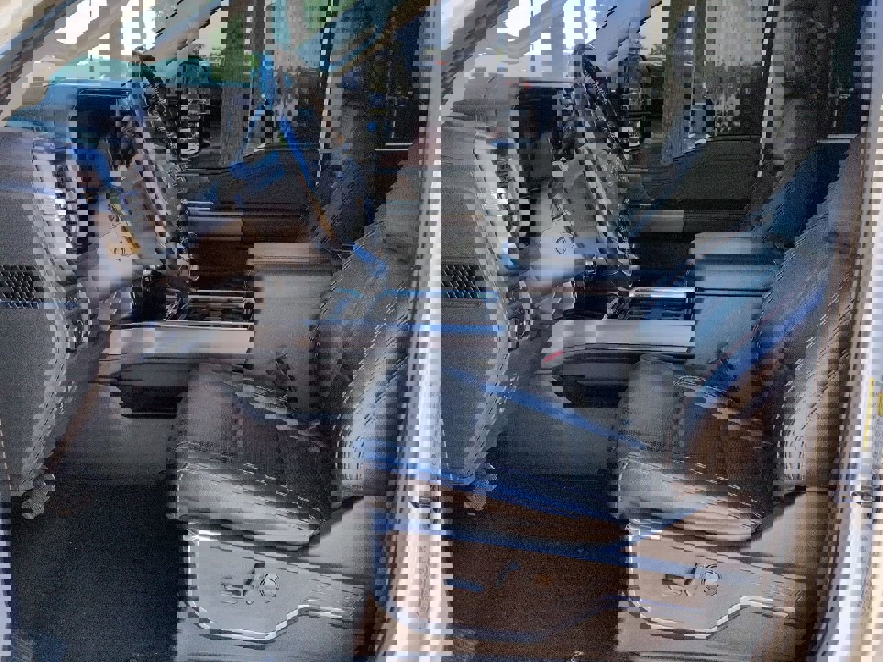 Used 2023 Ford F450 Lariat AWD/4WD image 19