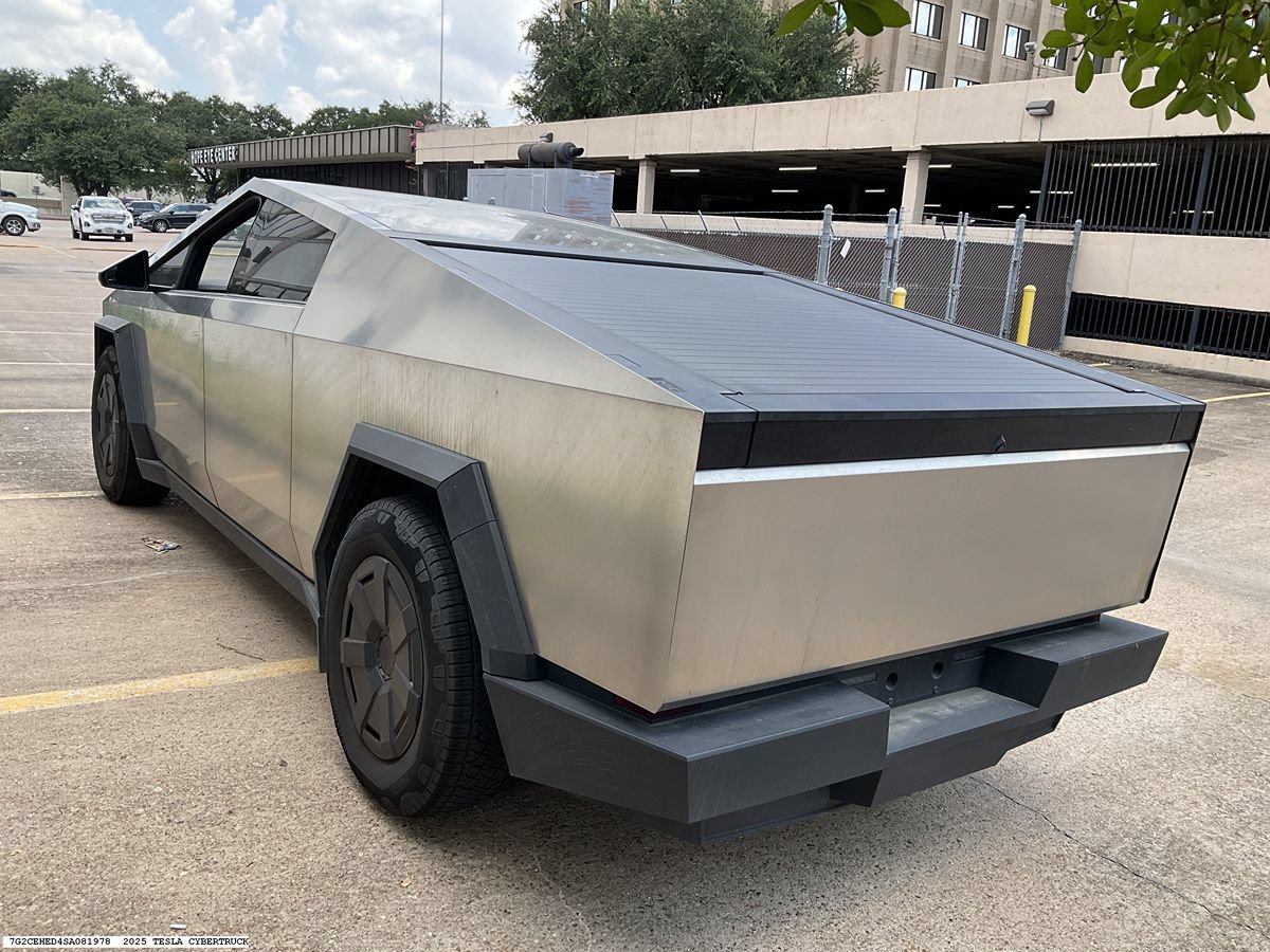 Used 2025 Tesla Cybertruck AWD Crew Cab image 3