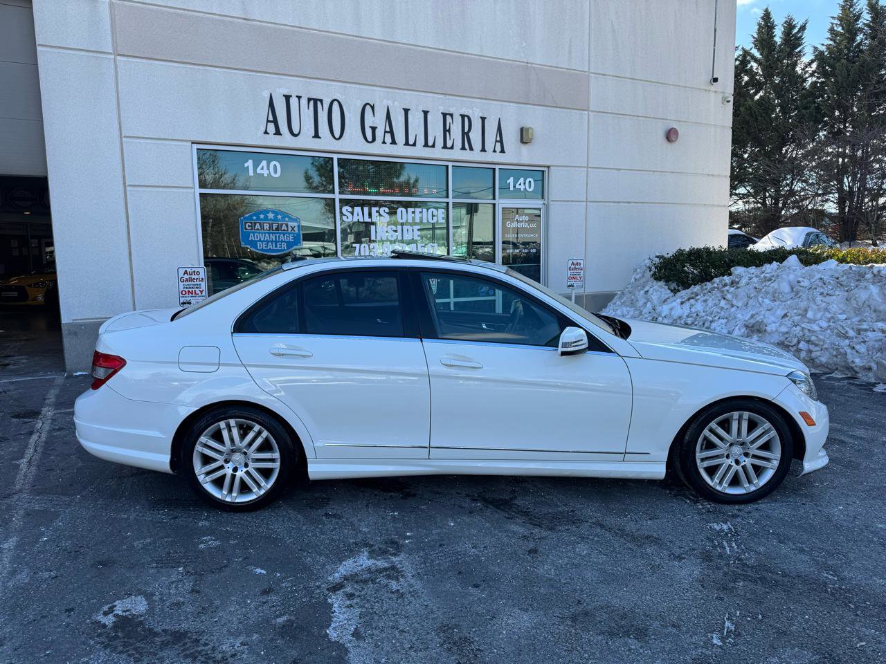 Used 2011 Mercedes-Benz C 300 Luxury image 2