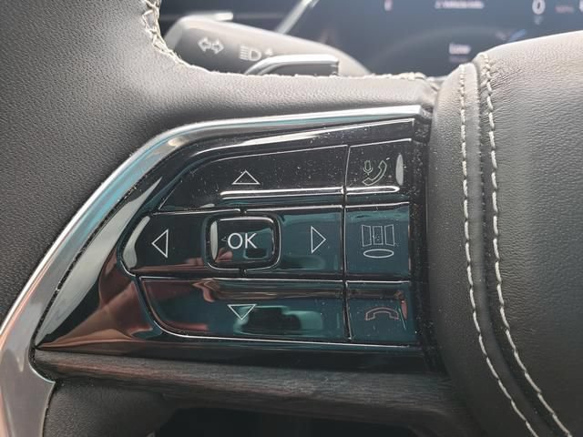 Used 2023 Jeep Grand Cherokee Overland w/ Luxury Tech Group IV AWD/4WD image 28