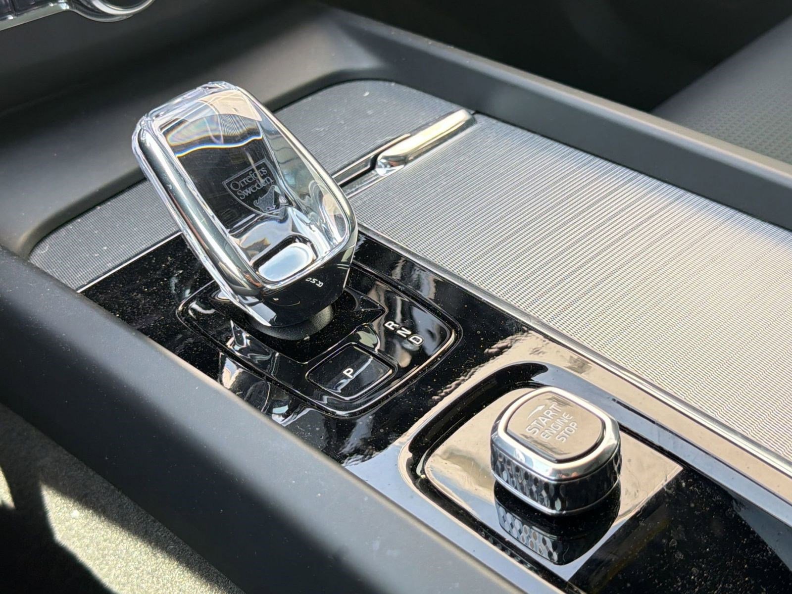 Certified 2024 Volvo XC60 T8 Ultimate w/ Protection Package Premier image 18