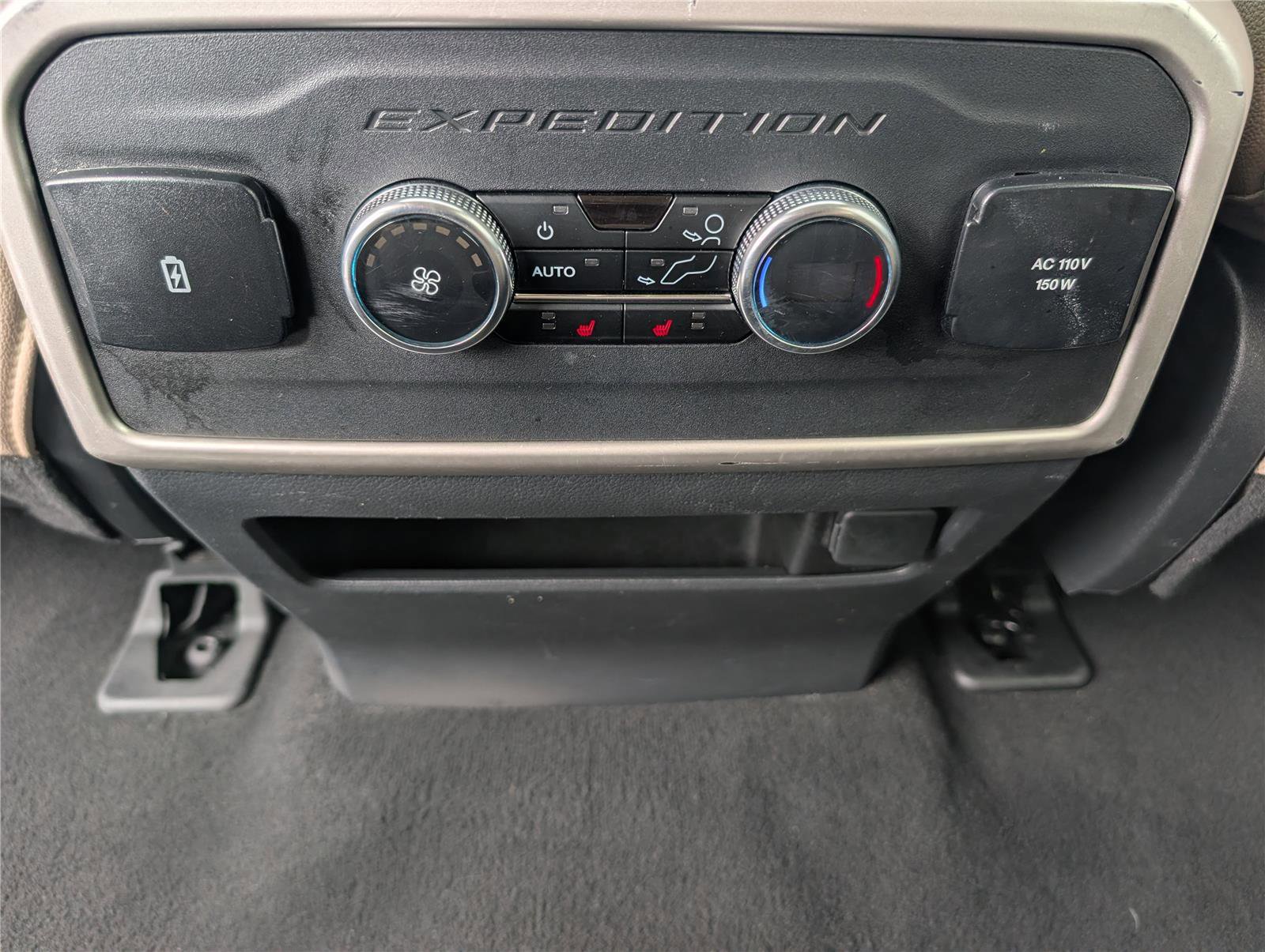 Used 2024 Ford Expedition Limited image 19