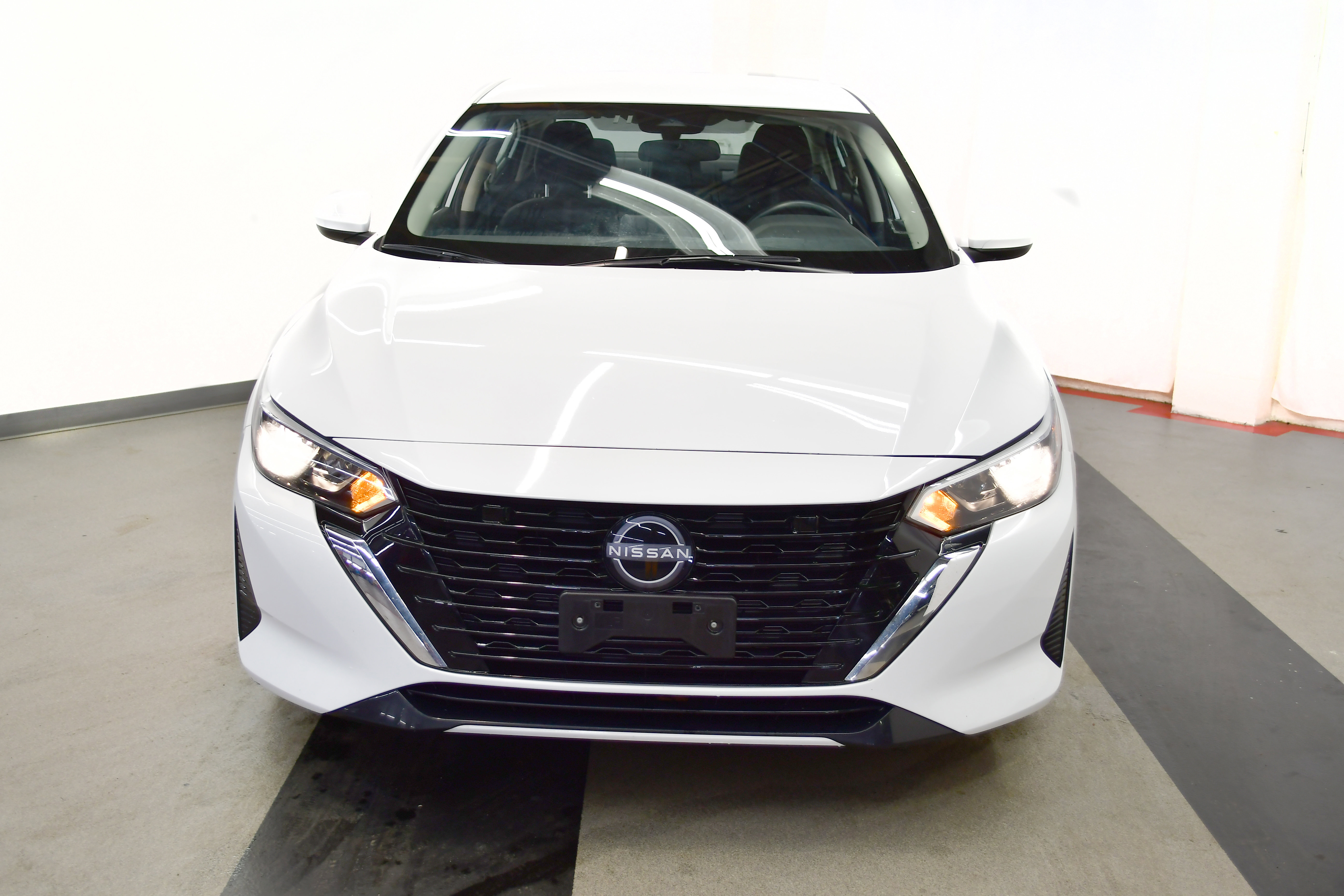 Used 2025 Nissan Sentra SV image 3