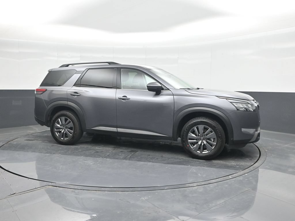 Used 2025 Nissan Pathfinder SV FWD image 11