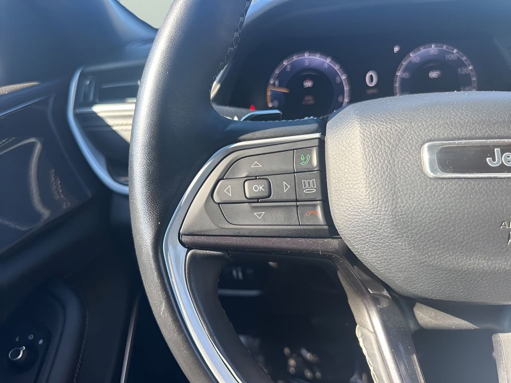 Used 2022 Jeep Grand Cherokee L Laredo image 16