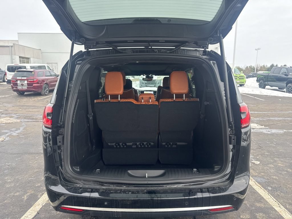New 2026 Chrysler Pacifica Pinnacle AWD/4WD image 46