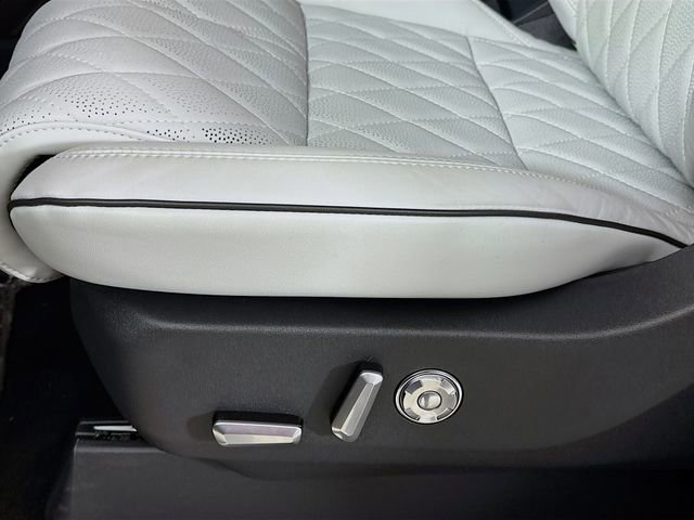 New 2025 Lincoln Navigator L Black Label image 20