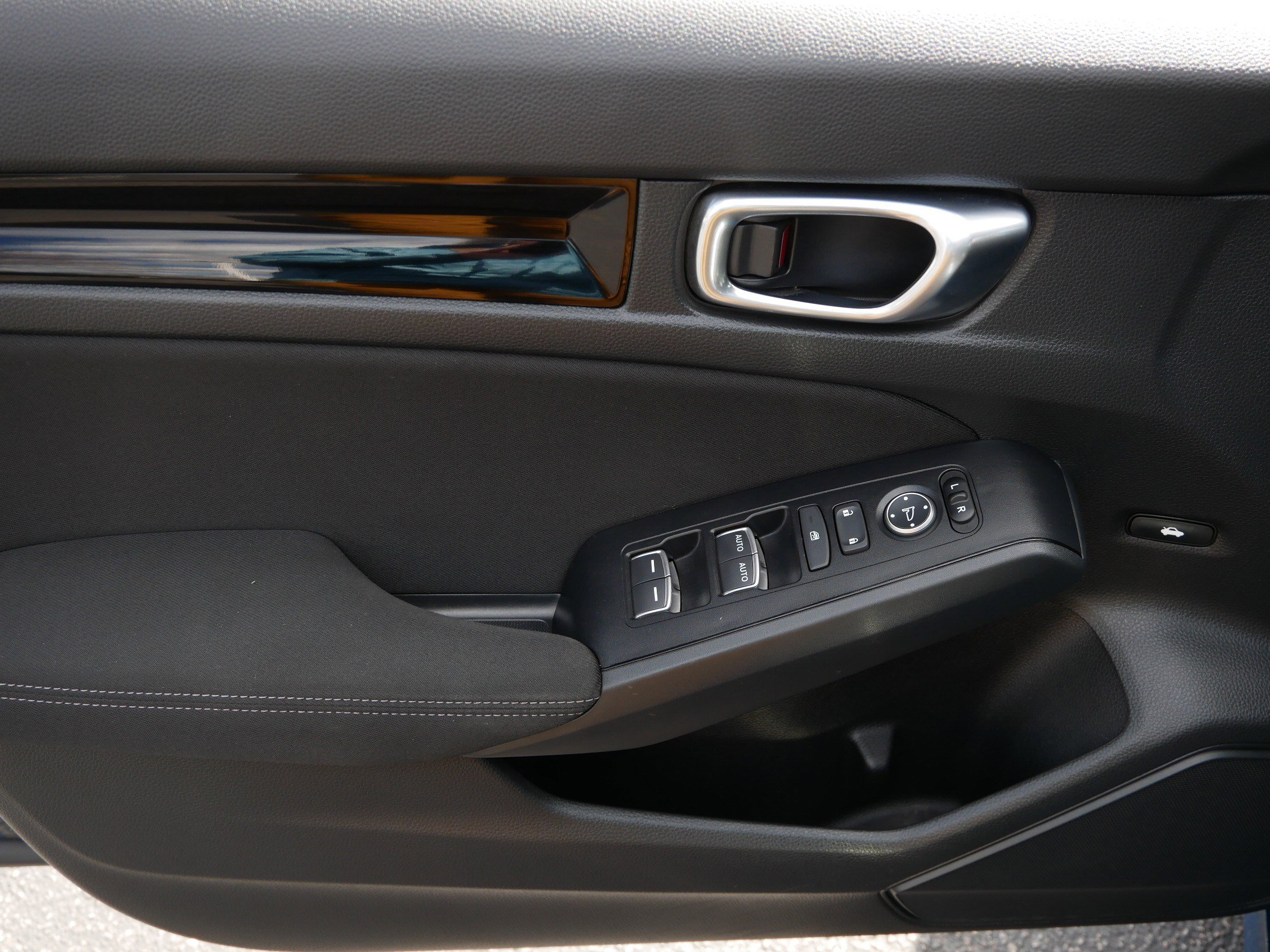 Used 2025 Honda Civic Sport image 30