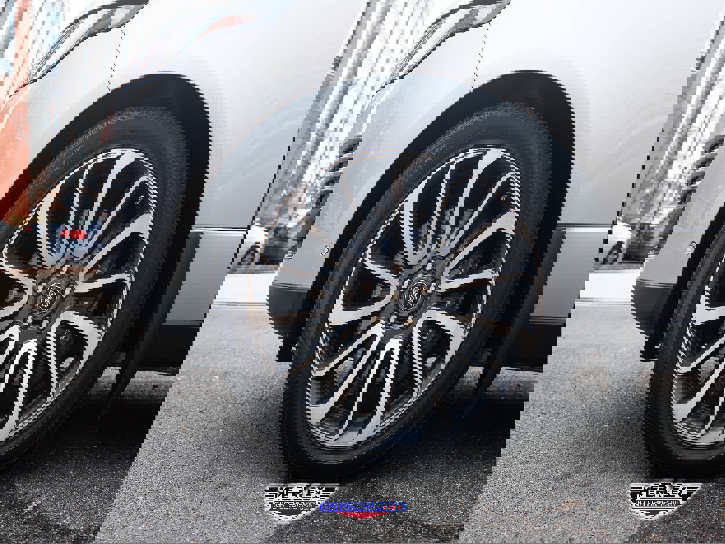 Used 2018 Land Rover Range Rover Long Wheelbase Supercharged image 9