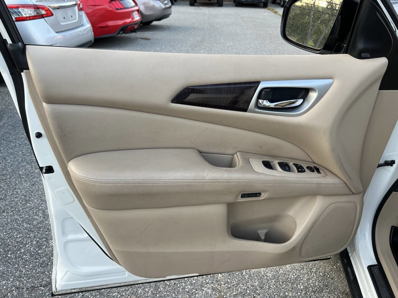 Used 2015 Nissan Pathfinder Platinum image 26