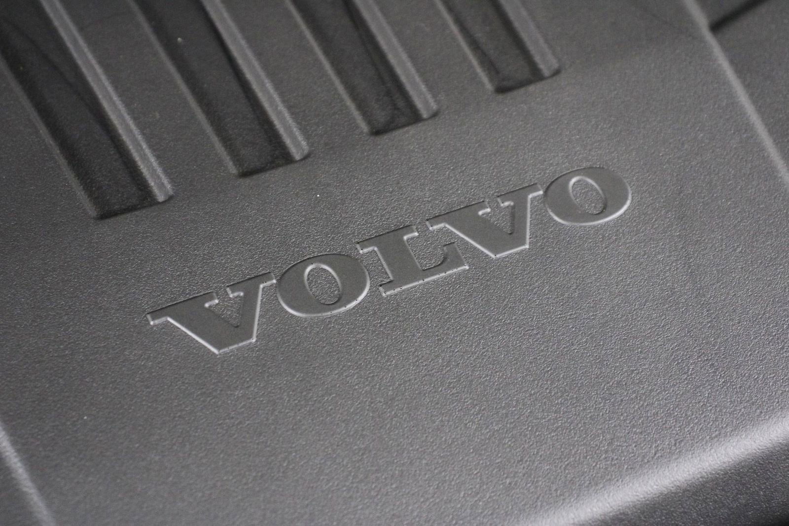 Certified 2023 Volvo XC60 B5 Ultimate w/ Climate Package image 25