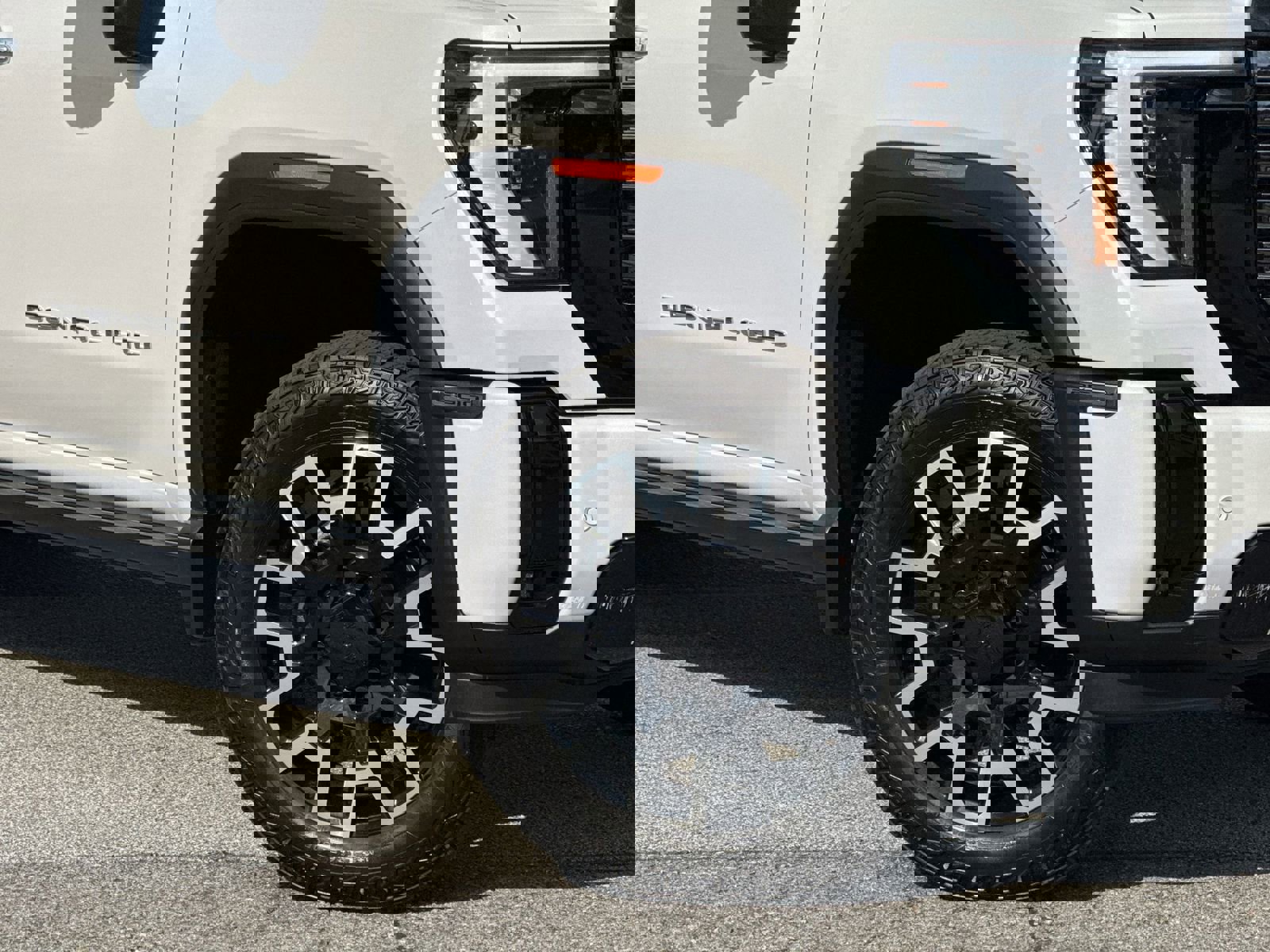 Used 2025 GMC Sierra 2500 Denali Ultimate image 13