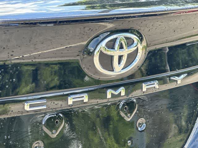 Used 2021 Toyota Camry SE w/ Cold Weather Package FWD image 18