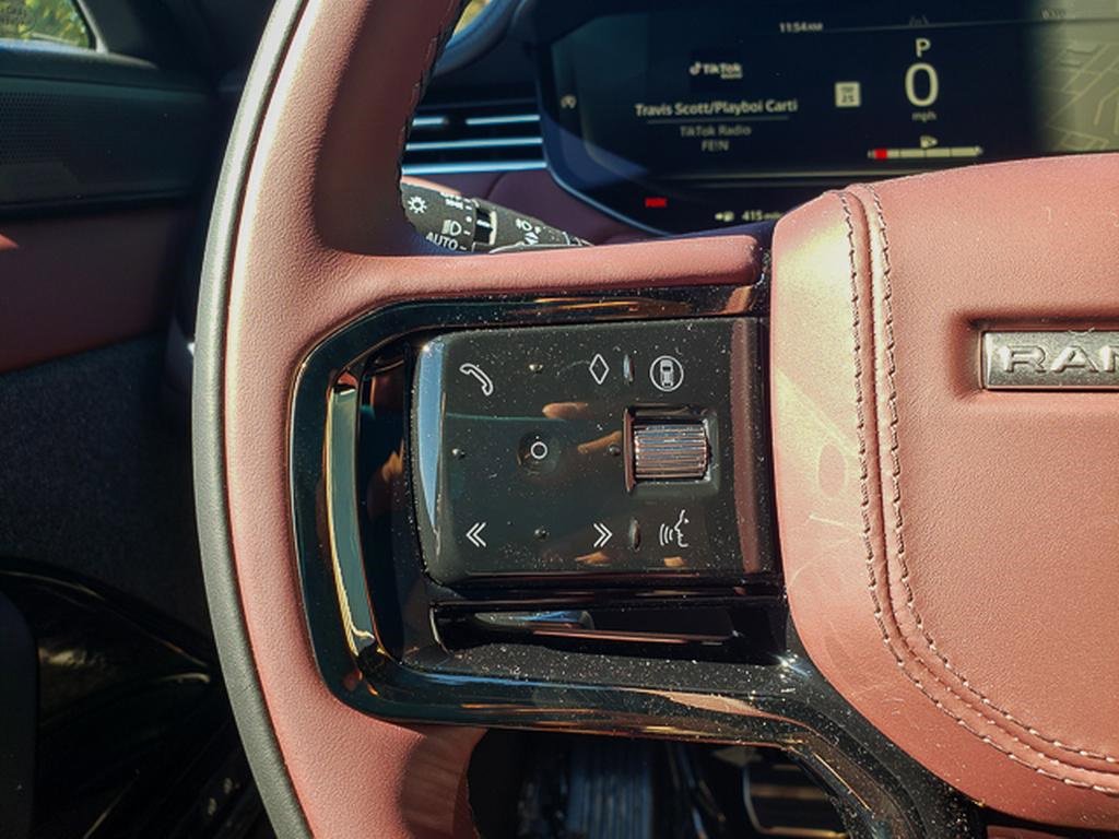 New 2025 Land Rover Range Rover Sport Dynamic SE image 17