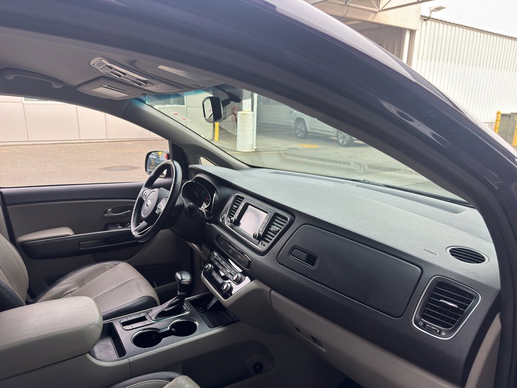 Used 2019 Kia Sedona EX image 17