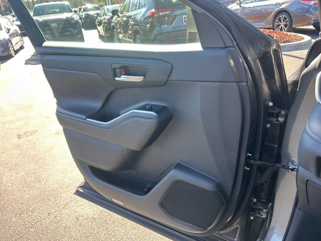 Used 2024 Toyota Highlander XLE image 30