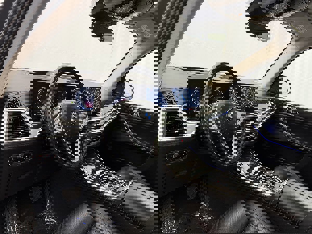 Used 2023 BMW X7 xDrive40i w/ Premium Package image 9