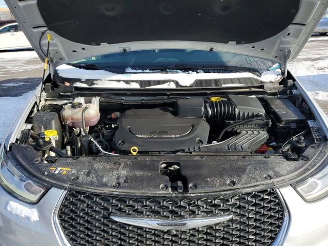 Used 2024 Chrysler Pacifica Touring-L FWD image 28