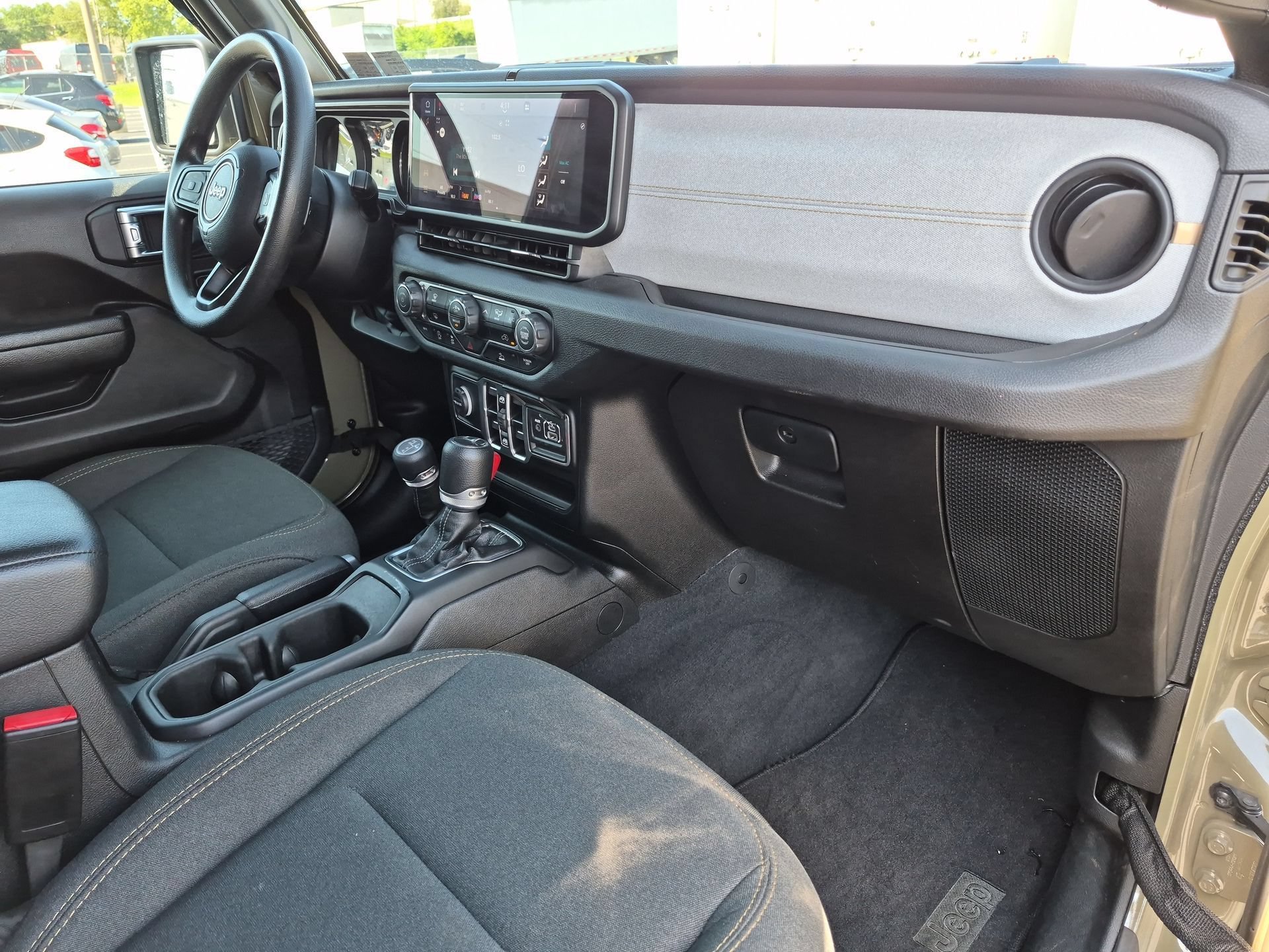 Used 2025 Jeep Gladiator Sport AWD/4WD image 28