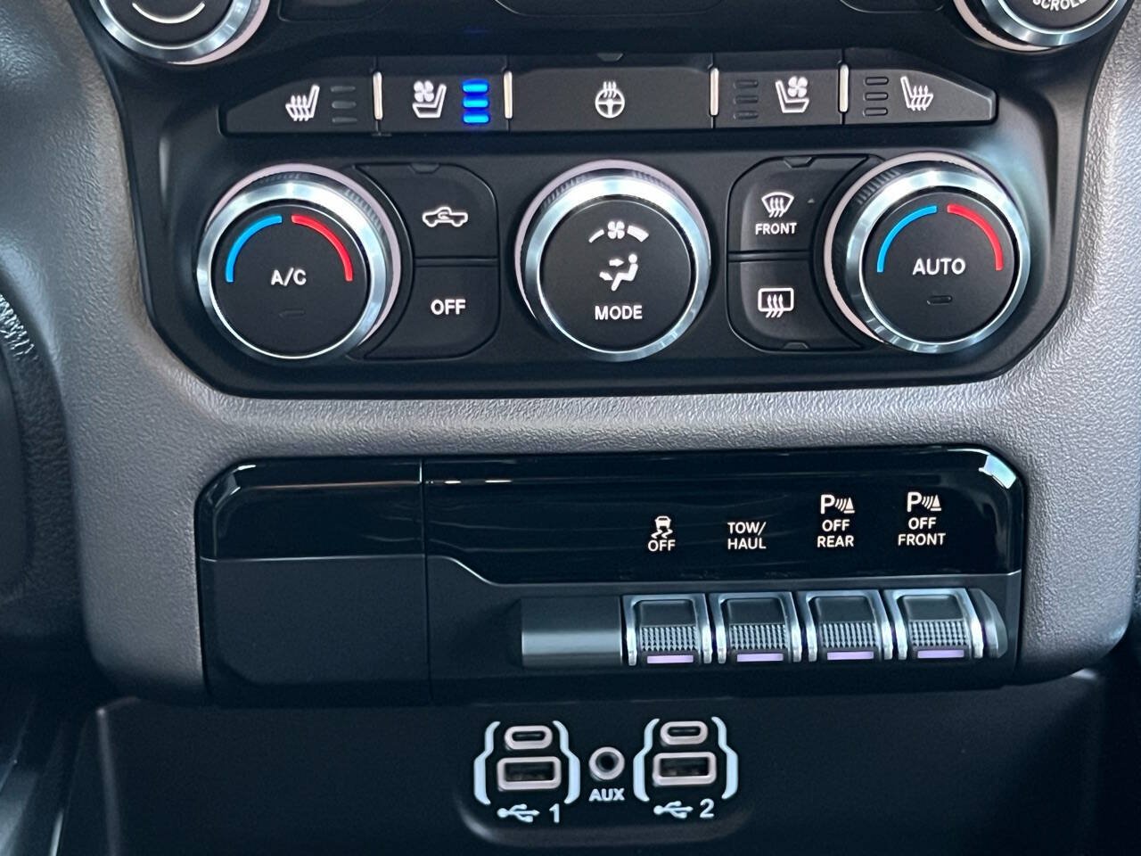 Used 2020 RAM 1500 Laramie w/ Sport Appearance Package AWD/4WD image 30