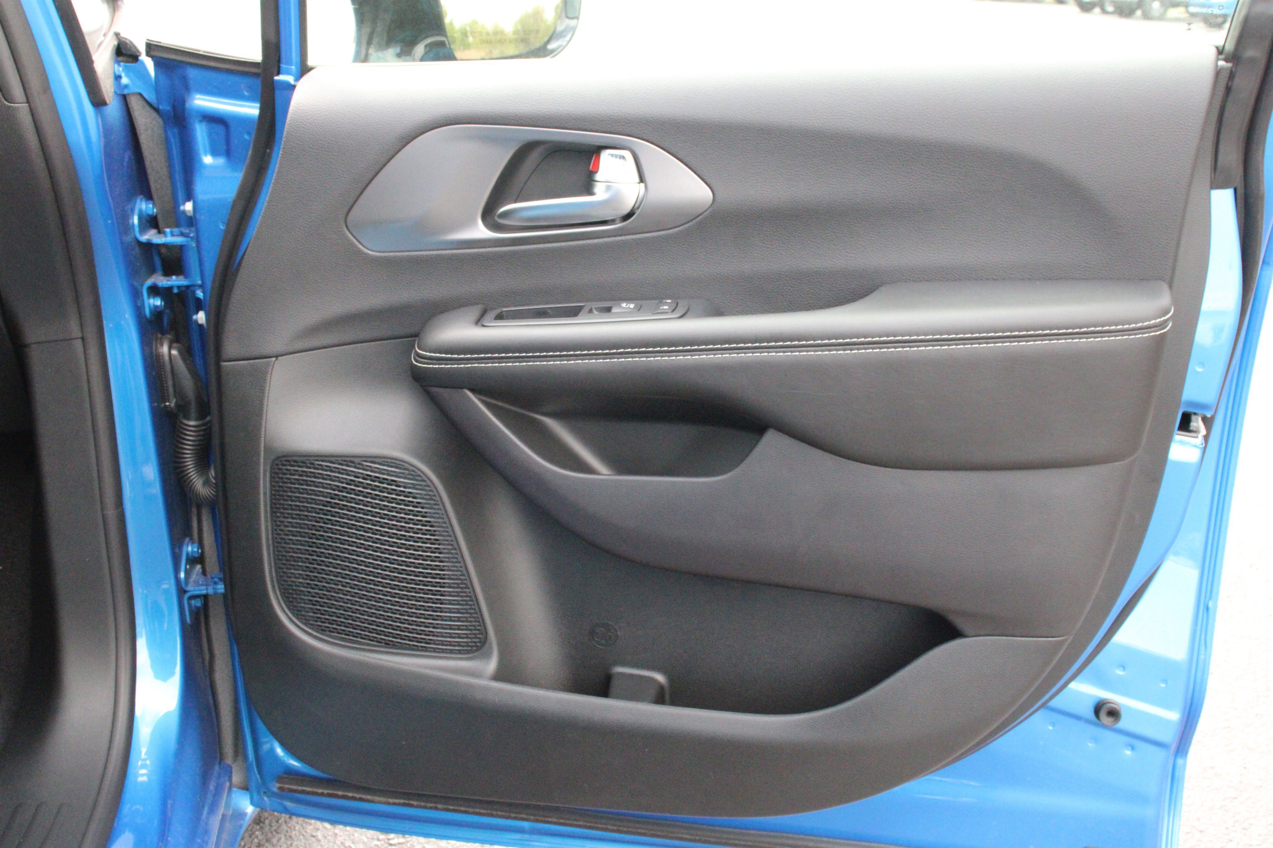New 2026 Chrysler Pacifica Select FWD image 29
