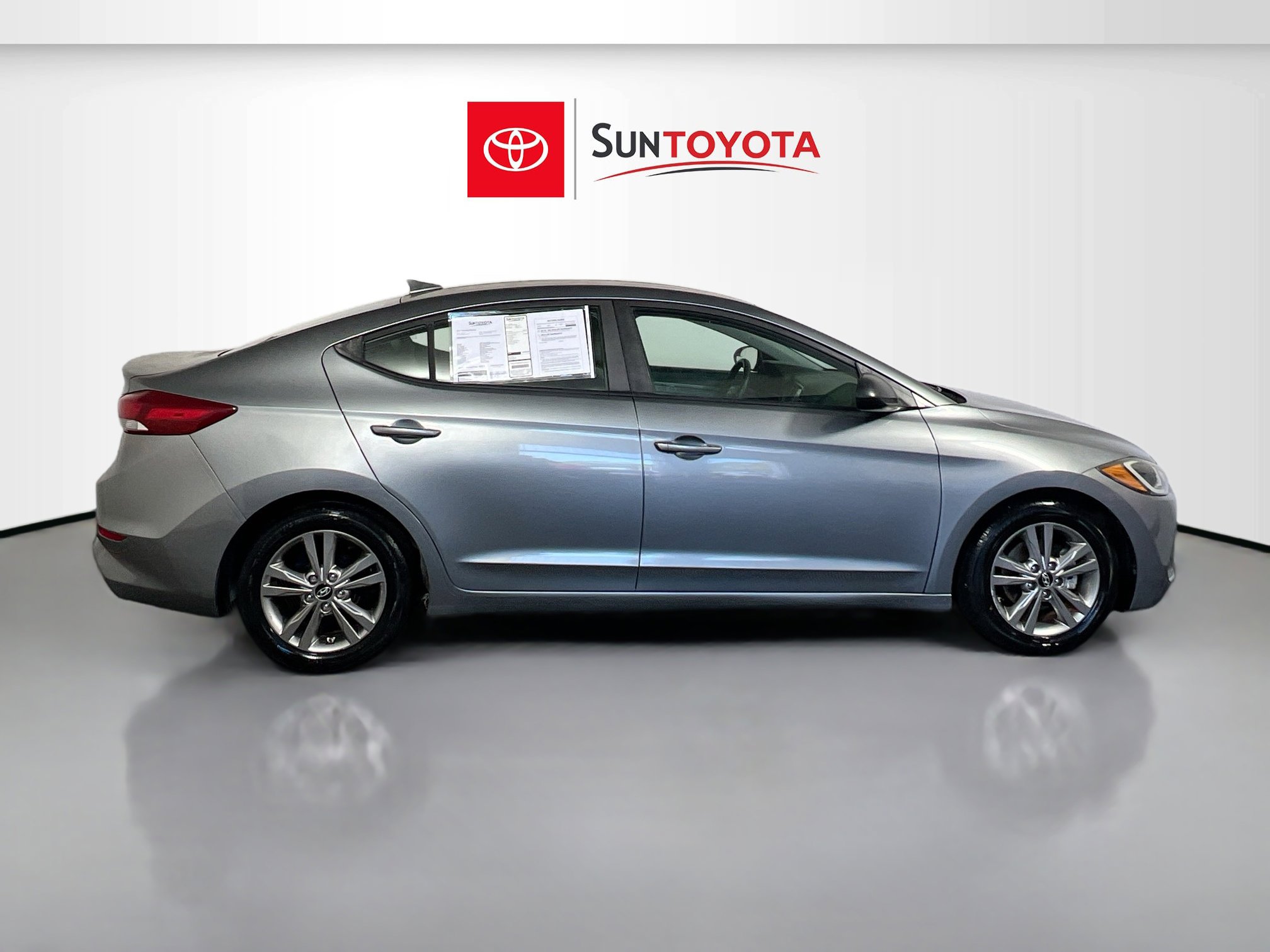 Used 2017 Hyundai Elantra SE image 2