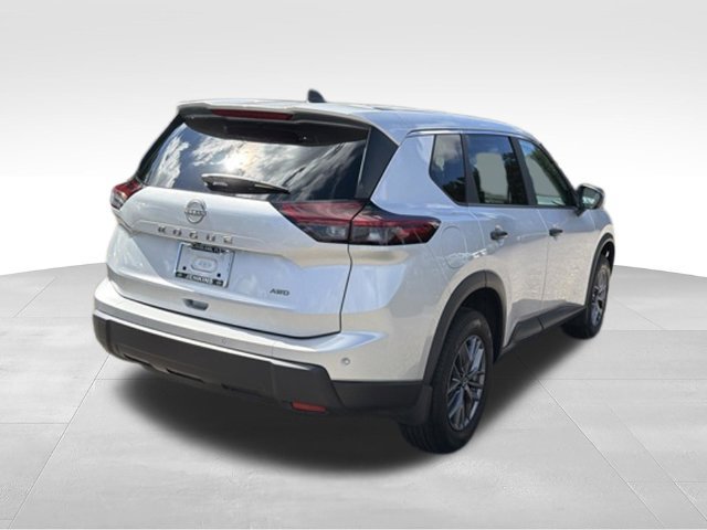 Used 2024 Nissan Rogue S AWD/4WD image 5