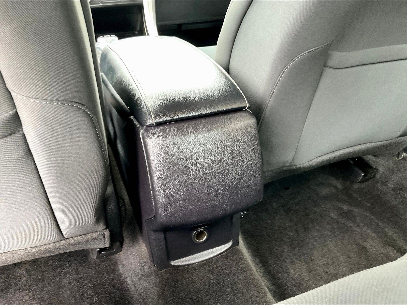 Used 2018 Ford Fusion SE FWD image 12