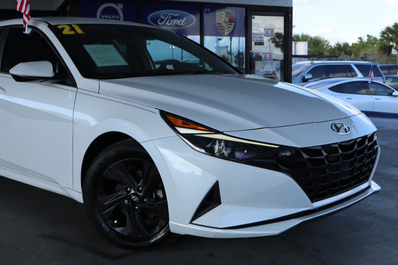 Used 2021 Hyundai Elantra SEL FWD image 2