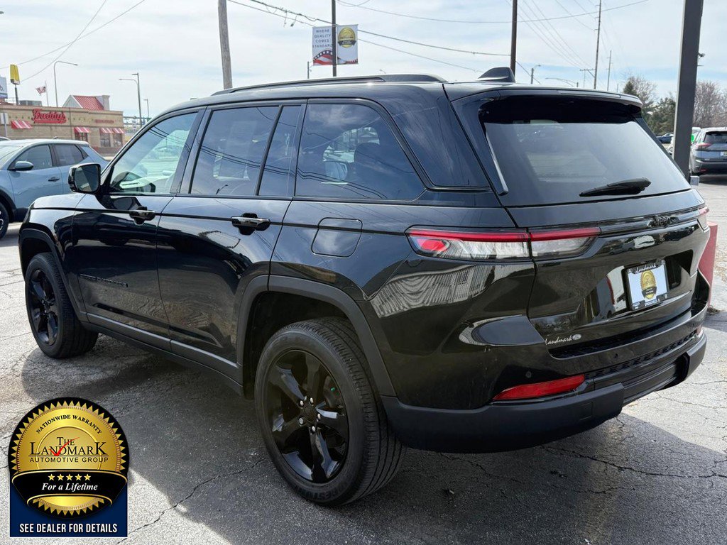 Used 2023 Jeep Grand Cherokee Altitude image 7